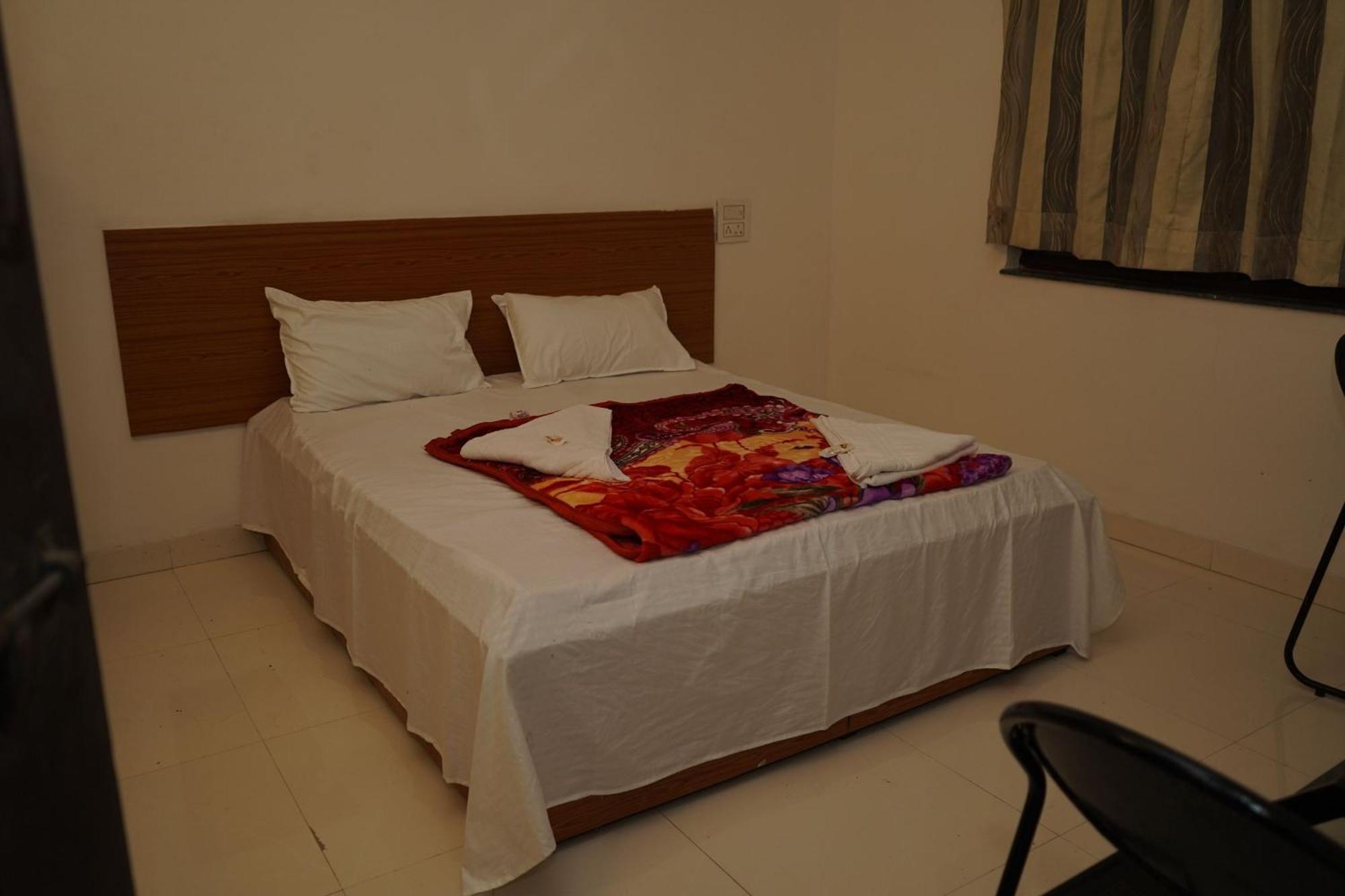 Hotel Chaitanya Lodging Supe Exterior foto